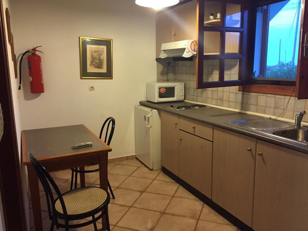 Terpsichore Apartments Kyparissia Room photo