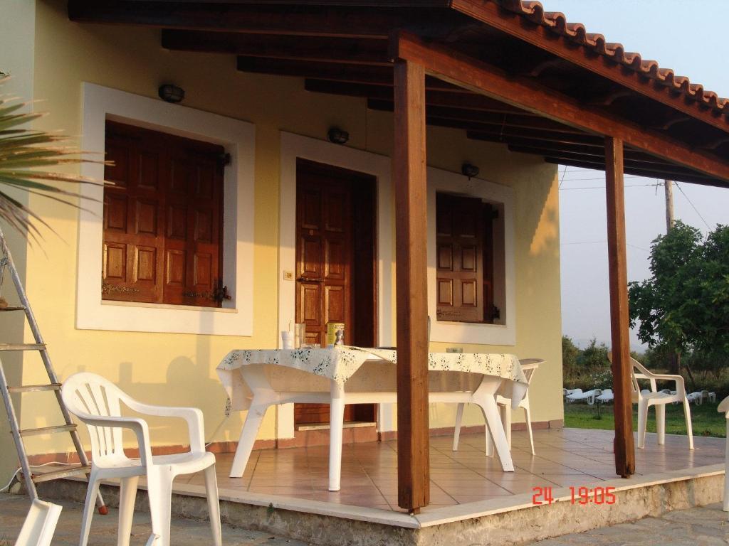 Terpsichore Apartments Kyparissia Exterior photo